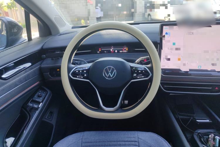 Used Volkswagen ID.7 VIZZION 2024 First Edition Steering Wheel