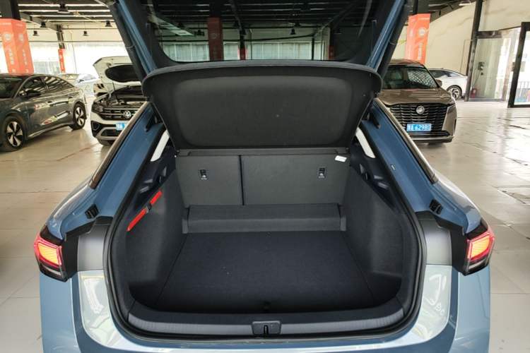 Used Volkswagen ID.7 VIZZION 2024 AIR model Trunk