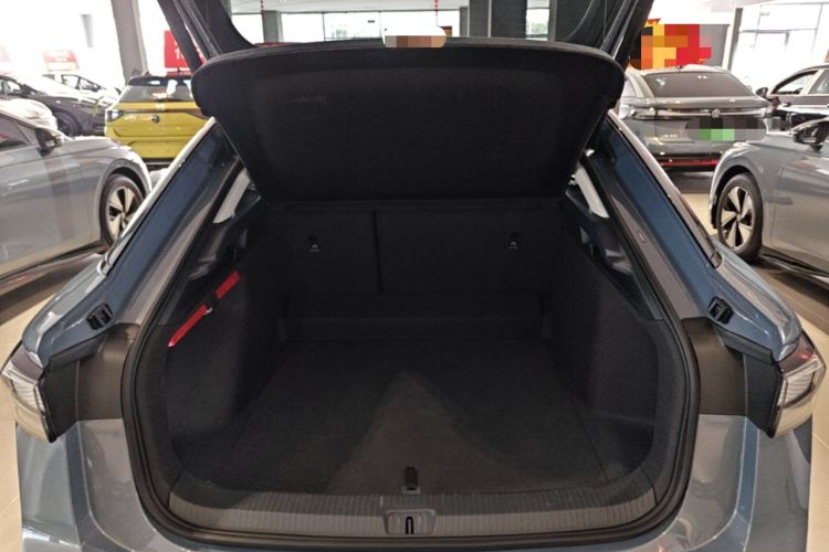 Used Volkswagen ID.7 VIZZION 2024 AIR model Trunk