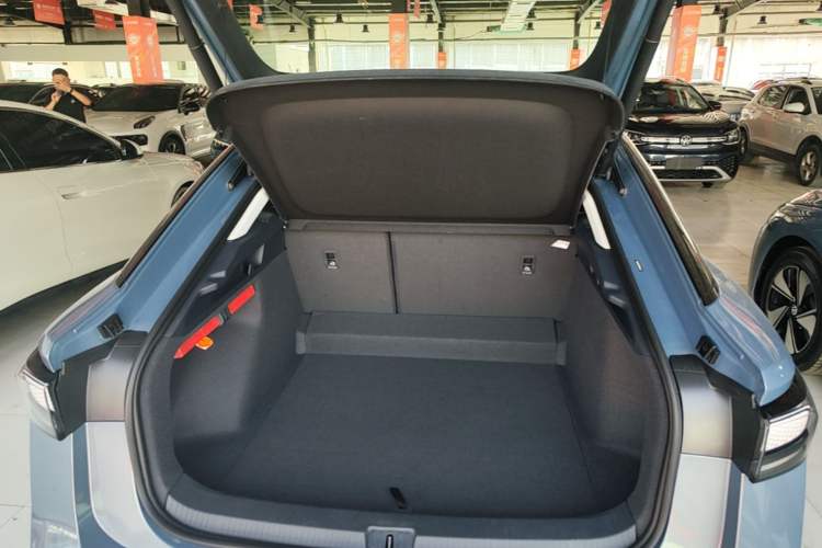 Used Volkswagen ID.7 VIZZION 2024 PRO Model Trunk