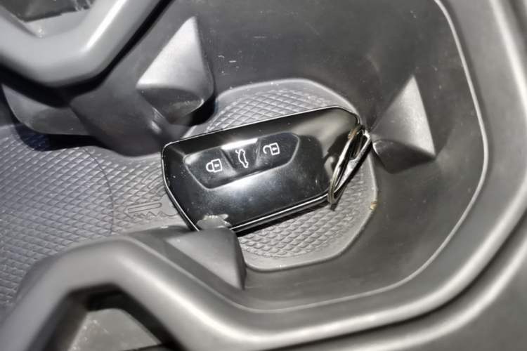 Used Volkswagen ID.7 VIZZION 2024 AIR model Vehicle Key