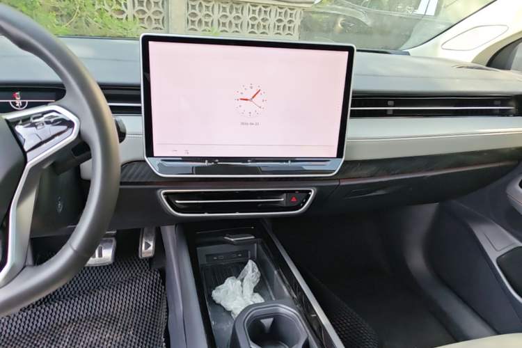 Used Volkswagen ID.7 VIZZION 2024 AIR model Audio And AC Panel