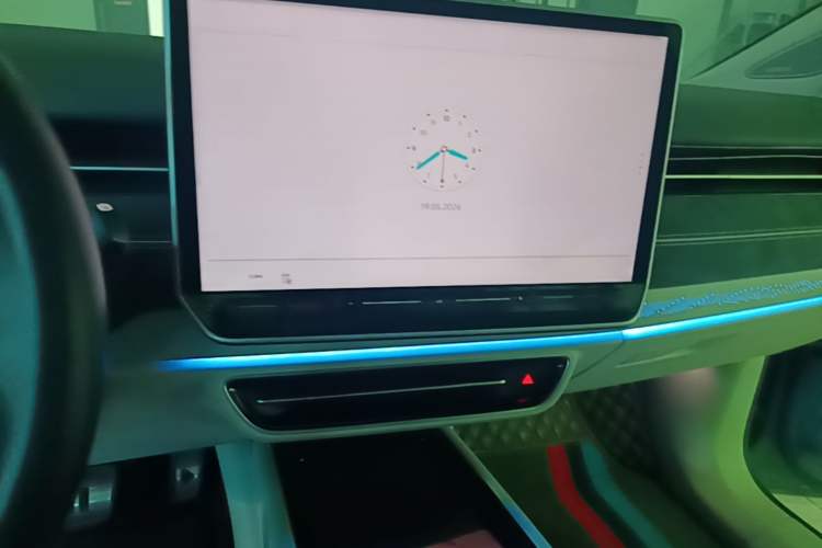 Used Volkswagen ID.7 VIZZION 2024 First Edition Audio And AC Panel