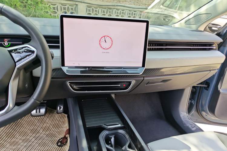 Used Volkswagen ID.7 VIZZION 2024 AIR model Audio And AC Panel