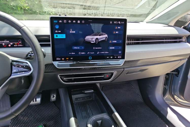 Used Volkswagen ID.7 VIZZION 2024 AIR model Audio And AC Panel
