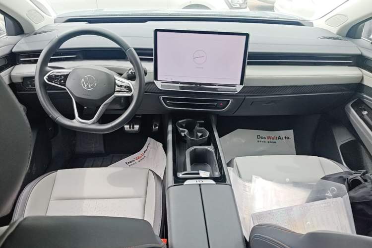 Used Volkswagen ID.7 VIZZION 2024 AIR model Center Console