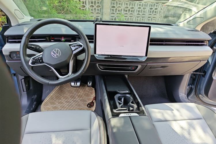 Used Volkswagen ID.7 VIZZION 2024 AIR model Center Console