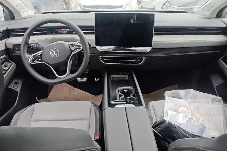 Used Volkswagen ID.7 VIZZION 2024 AIR model Center Console