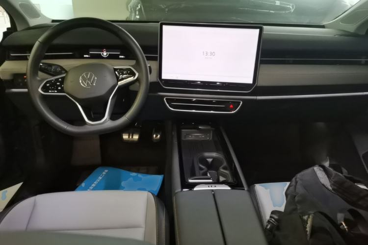 Used Volkswagen ID.7 VIZZION 2024 AIR model Center Console