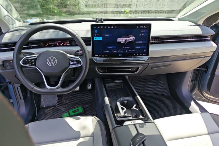 Used Volkswagen ID.7 VIZZION 2024 AIR model Center Console