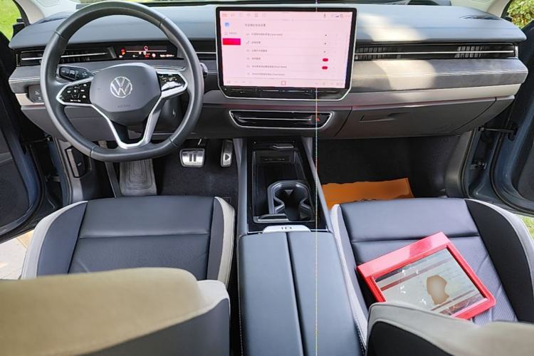 Used Volkswagen ID.7 VIZZION 2024 First Edition Center Console