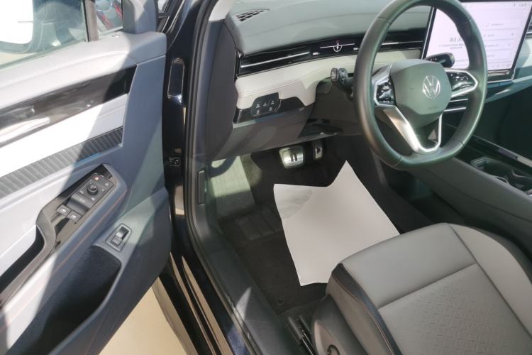 Used Volkswagen ID.7 VIZZION 2024 AIR model Driver Seat