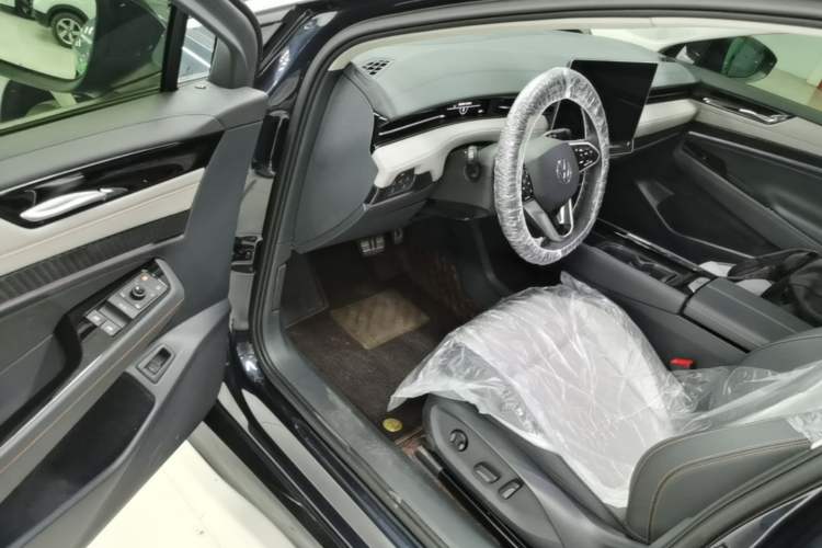 Used Volkswagen ID.7 VIZZION 2024 AIR model Driver Seat