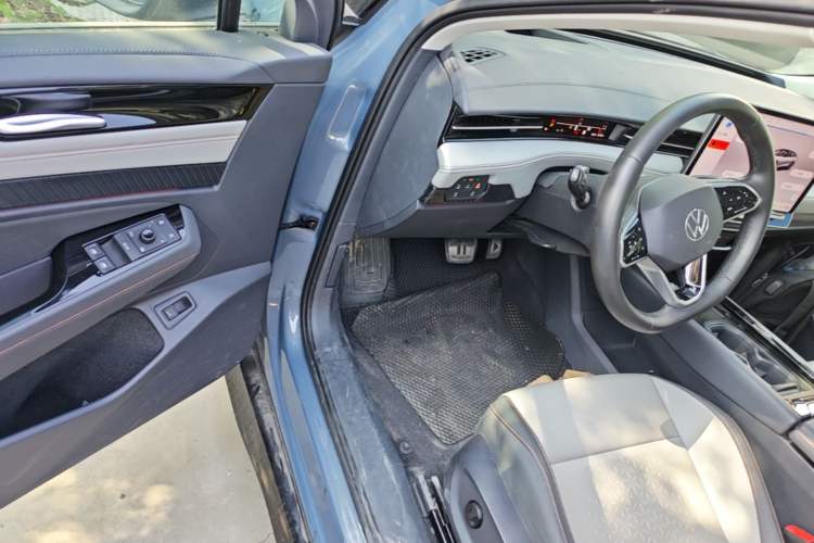 Used Volkswagen ID.7 VIZZION 2024 AIR model Driver Seat