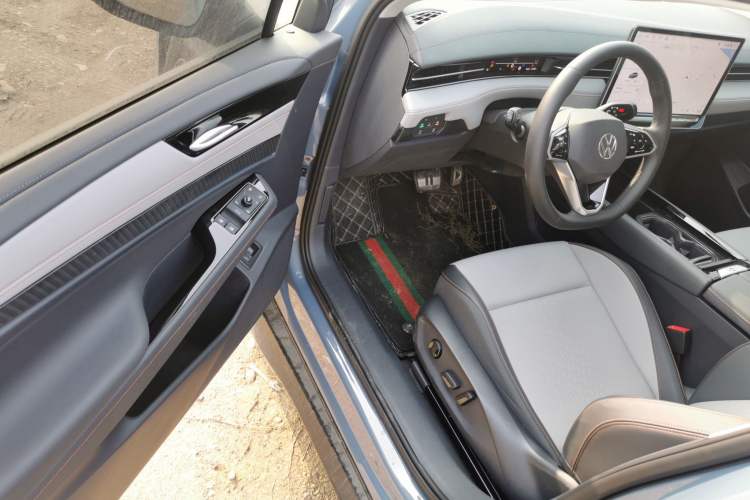 Used Volkswagen ID.7 VIZZION 2024 AIR model Driver Seat