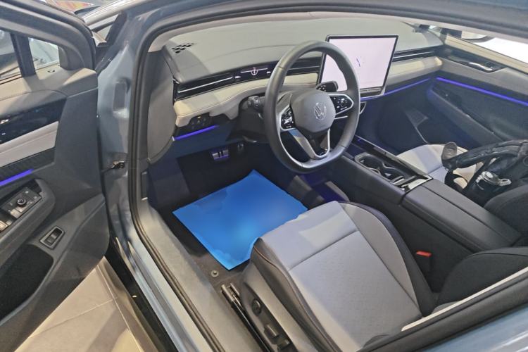 Used Volkswagen ID.7 VIZZION 2024 AIR model Driver Seat