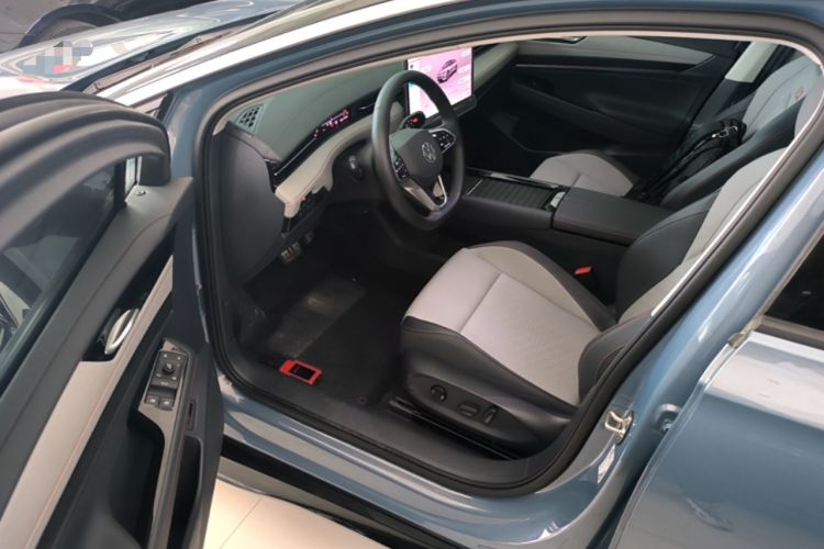 Used Volkswagen ID.7 VIZZION 2024 AIR model Driver Seat