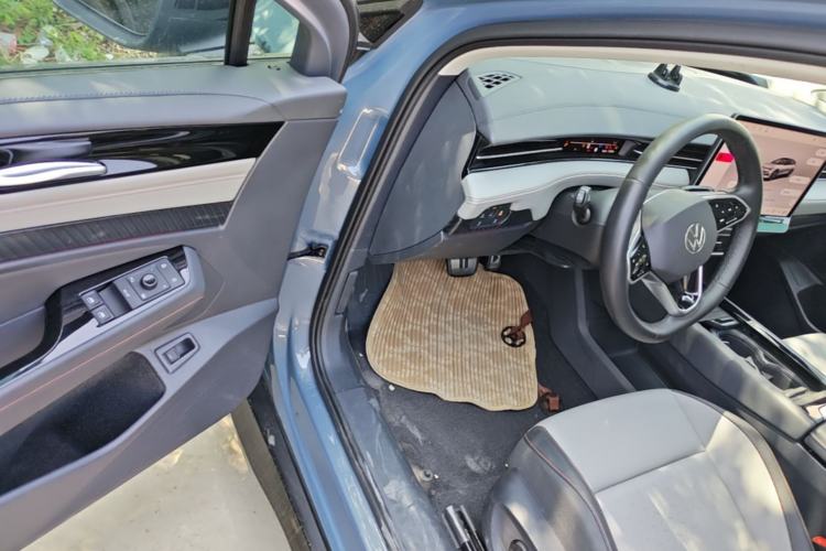Used Volkswagen ID.7 VIZZION 2024 AIR model Driver Seat