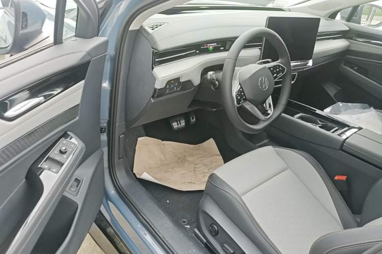 Used Volkswagen ID.7 VIZZION 2024 AIR model Driver Seat
