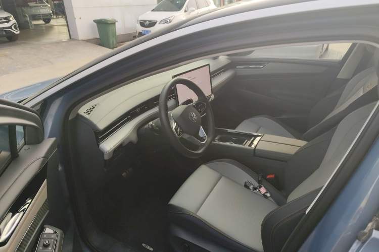 Used Volkswagen ID.7 VIZZION 2024 AIR model Driver Seat