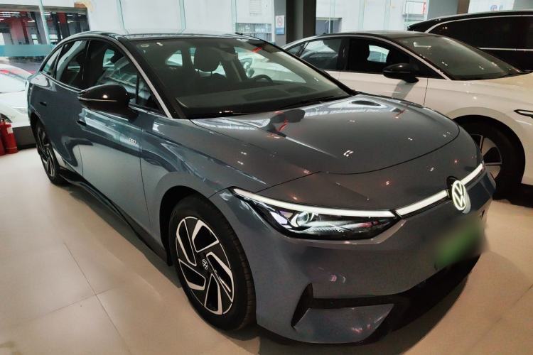 Used Volkswagen ID.7 VIZZION 2024 PRO Model Front Right 45 Deg