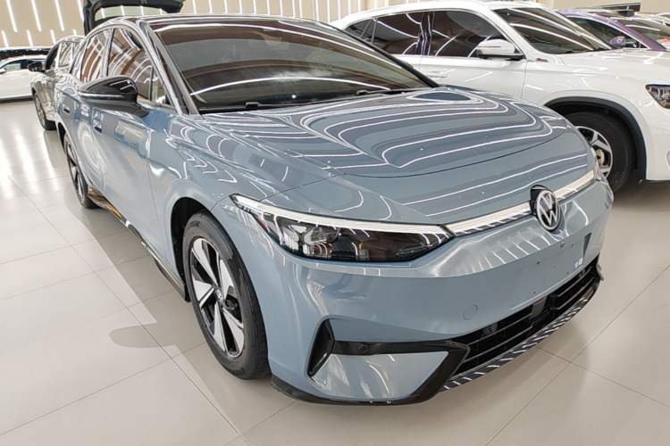 Used Volkswagen ID.7 VIZZION 2024 AIR model Front Right 45 Deg