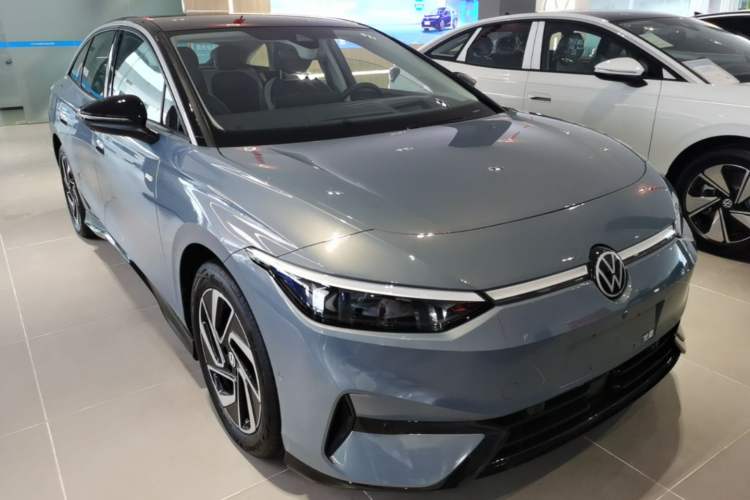 Used Volkswagen ID.7 VIZZION 2024 First Edition Front Right 45 Deg