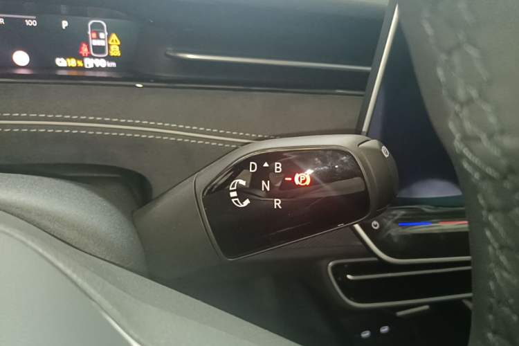 Used Volkswagen ID.7 VIZZION 2024 PRO Model Gear Lever