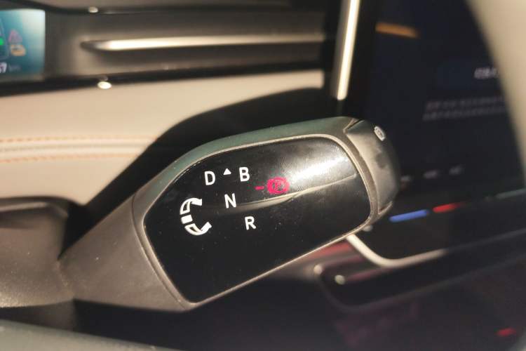 Used Volkswagen ID.7 VIZZION 2024 AIR model Gear Lever