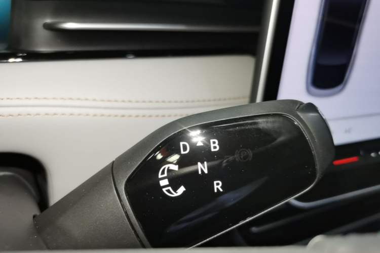 Used Volkswagen ID.7 VIZZION 2024 AIR model Gear Lever