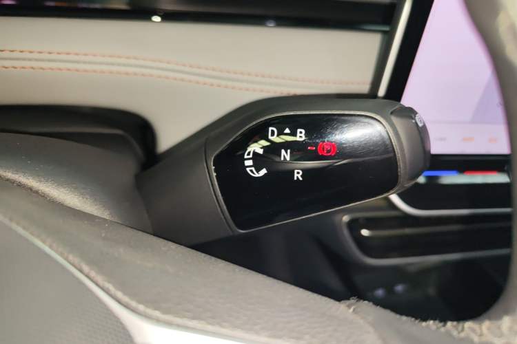 Used Volkswagen ID.7 VIZZION 2024 AIR model Gear Lever