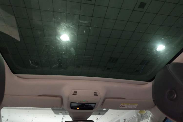 Used Volkswagen ID.7 VIZZION 2024 AIR model Headliner