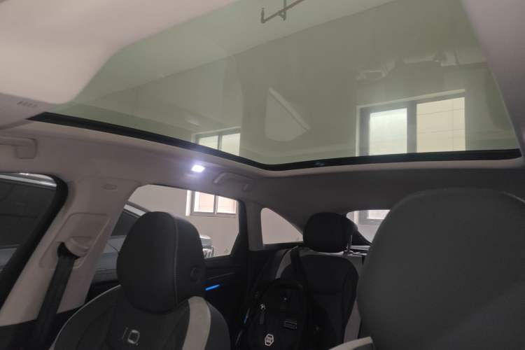 Used Volkswagen ID.7 VIZZION 2024 PRO Model Headliner