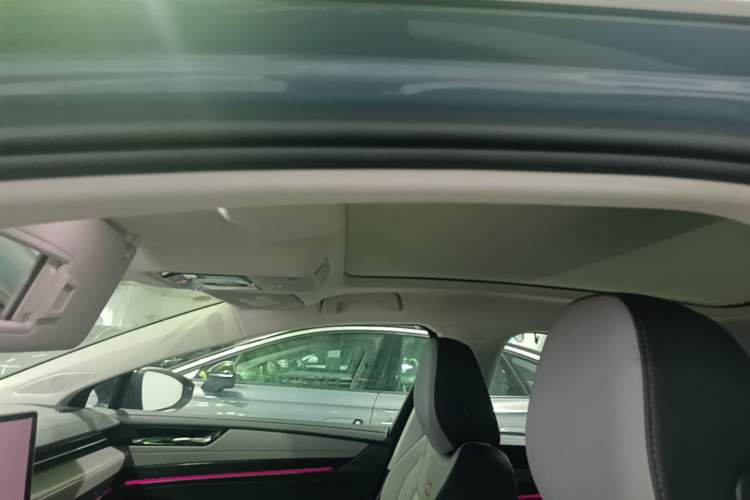 Used Volkswagen ID.7 VIZZION 2024 AIR model Headliner