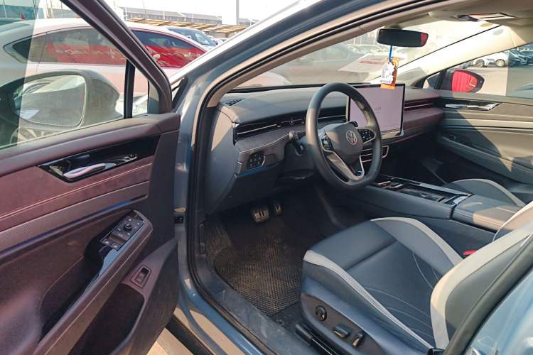 Used Volkswagen ID.7 VIZZION 2024 First Edition Interior 3