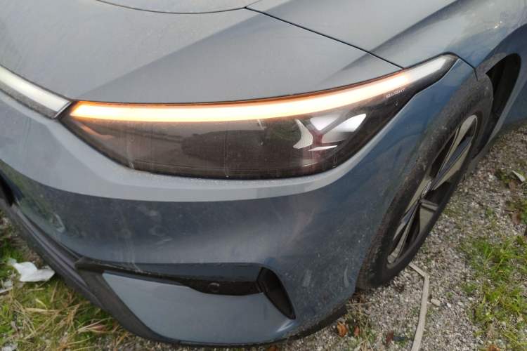 Used Volkswagen ID.7 VIZZION 2024 AIR model Left Front Headlight