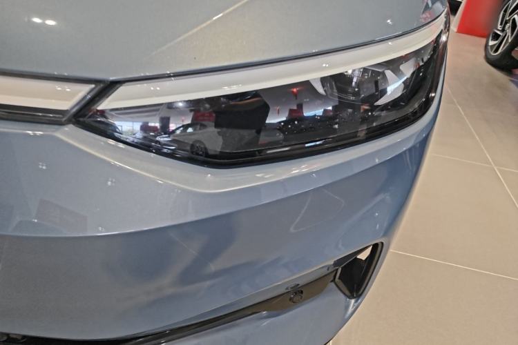 Used Volkswagen ID.7 VIZZION 2024 AIR model Left Front Headlight