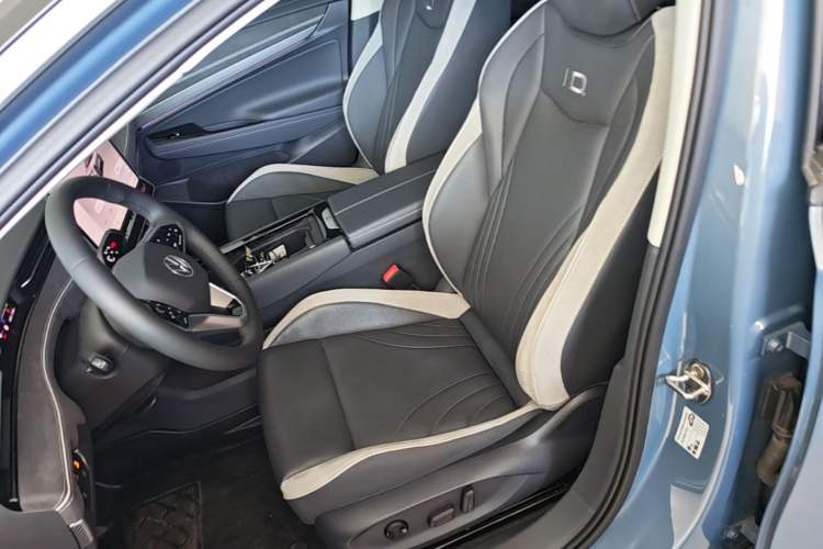 Used Volkswagen ID.7 VIZZION 2024 PRO Model Left Front Seat