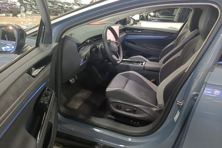 Used Volkswagen ID.7 VIZZION 2024 PRO Model Left Front Seat