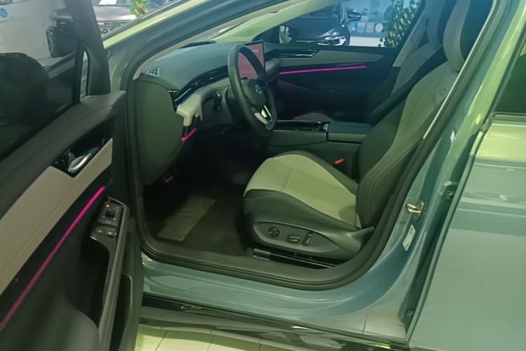 Used Volkswagen ID.7 VIZZION 2024 AIR model Left Front Seat