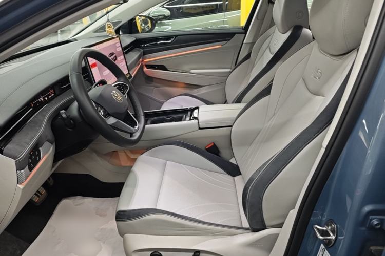 Used Volkswagen ID.7 VIZZION 2024 First Edition Left Front Seat