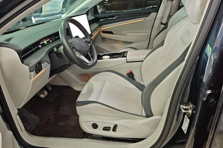 Used Volkswagen ID.7 VIZZION 2024 First Edition Left Front Seat