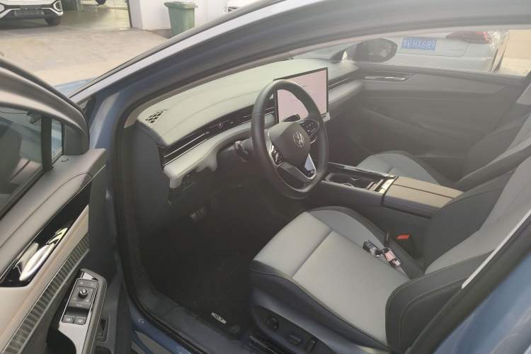 Used Volkswagen ID.7 VIZZION 2024 AIR model Left Front Seat