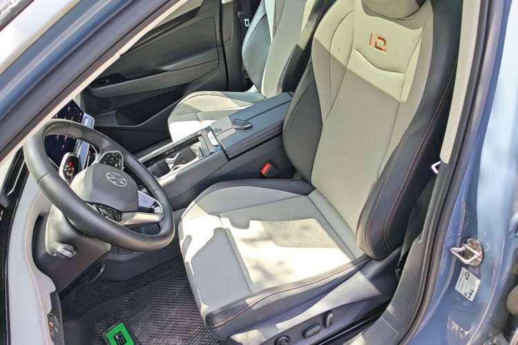 Used Volkswagen ID.7 VIZZION 2024 AIR model Left Front Seat