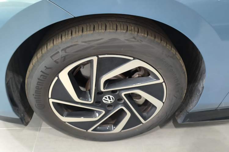 Used Volkswagen ID.7 VIZZION 2024 PRO Model Left Front Wheel Hub