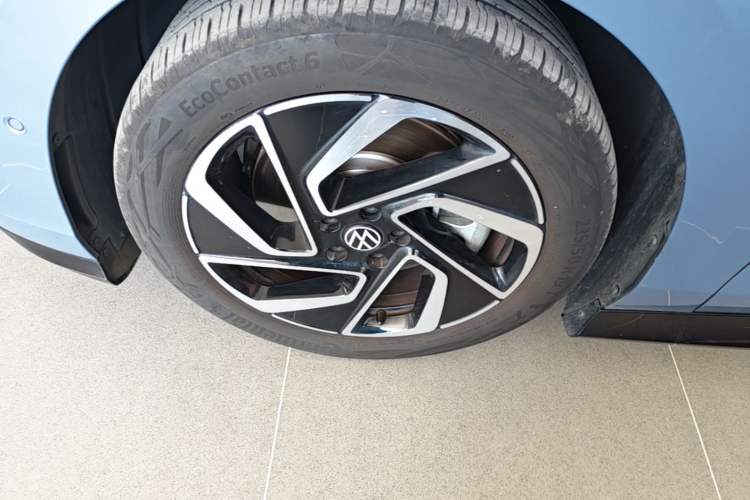 Used Volkswagen ID.7 VIZZION 2024 PRO Model Left Front Wheel Hub