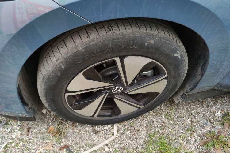 Used Volkswagen ID.7 VIZZION 2024 AIR model Left Front Wheel Hub