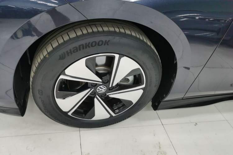 Used Volkswagen ID.7 VIZZION 2024 AIR model Left Front Wheel Hub