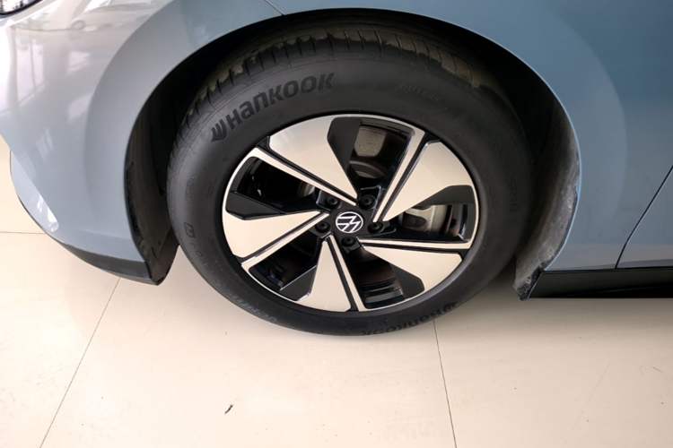 Used Volkswagen ID.7 VIZZION 2024 AIR model Left Front Wheel Hub