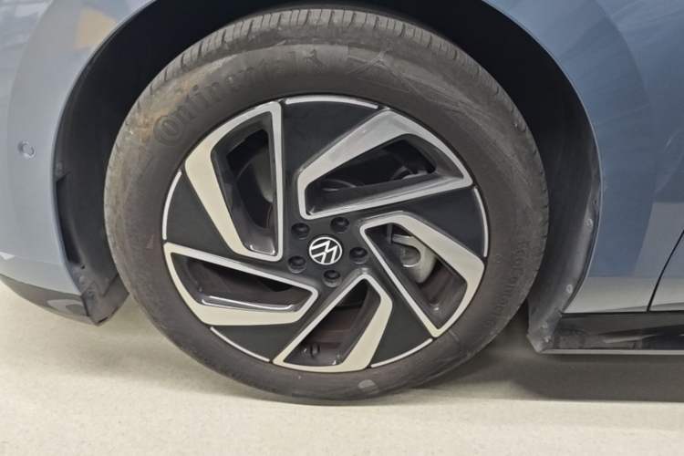 Used Volkswagen ID.7 VIZZION 2024 First Edition Left Front Wheel Hub